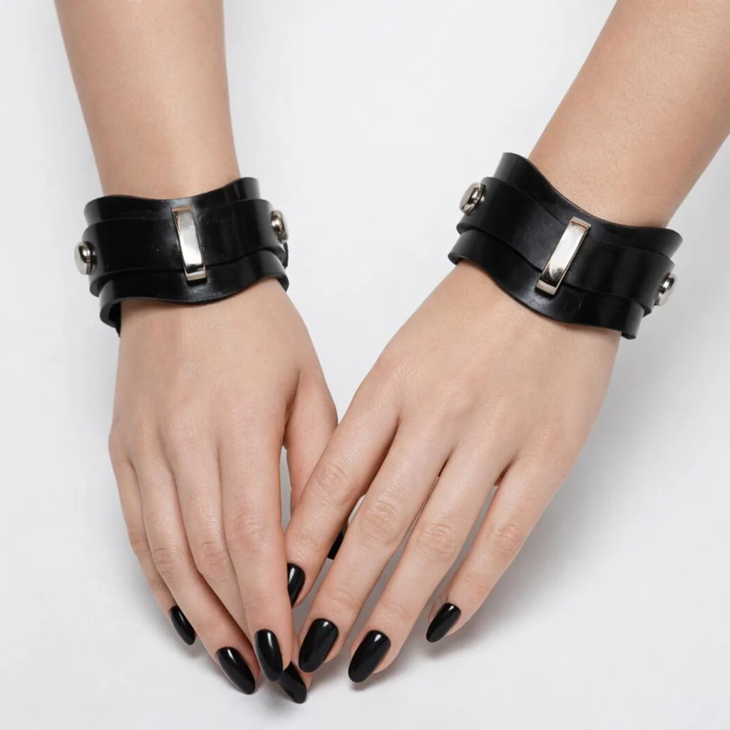 Novelia Shaped Cuff Set - Image 2